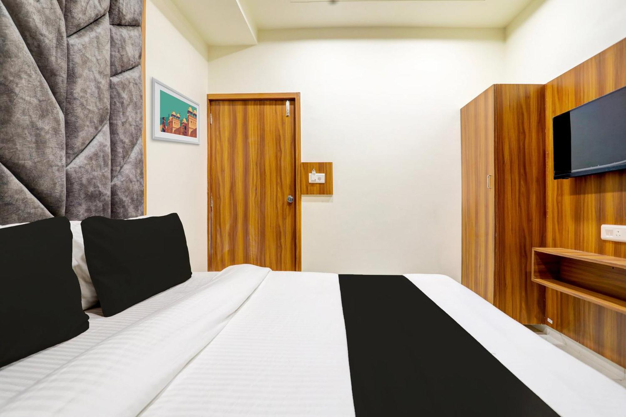 Hotel O Sun Light 阿穆达巴 外观 照片
