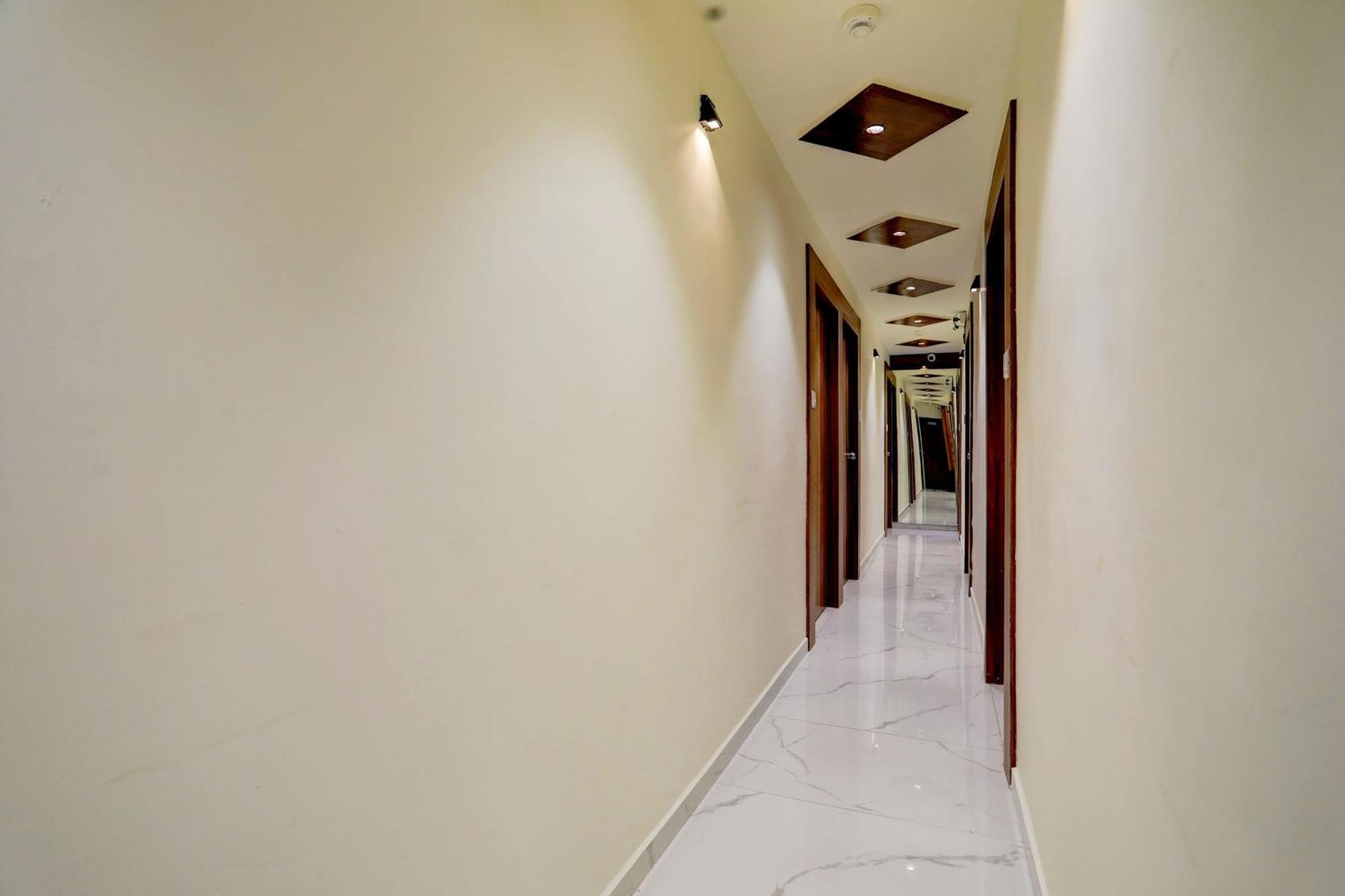 Hotel O Sun Light 阿穆达巴 外观 照片