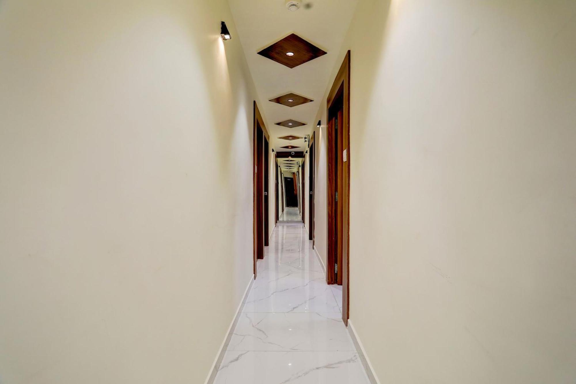 Hotel O Sun Light 阿穆达巴 外观 照片
