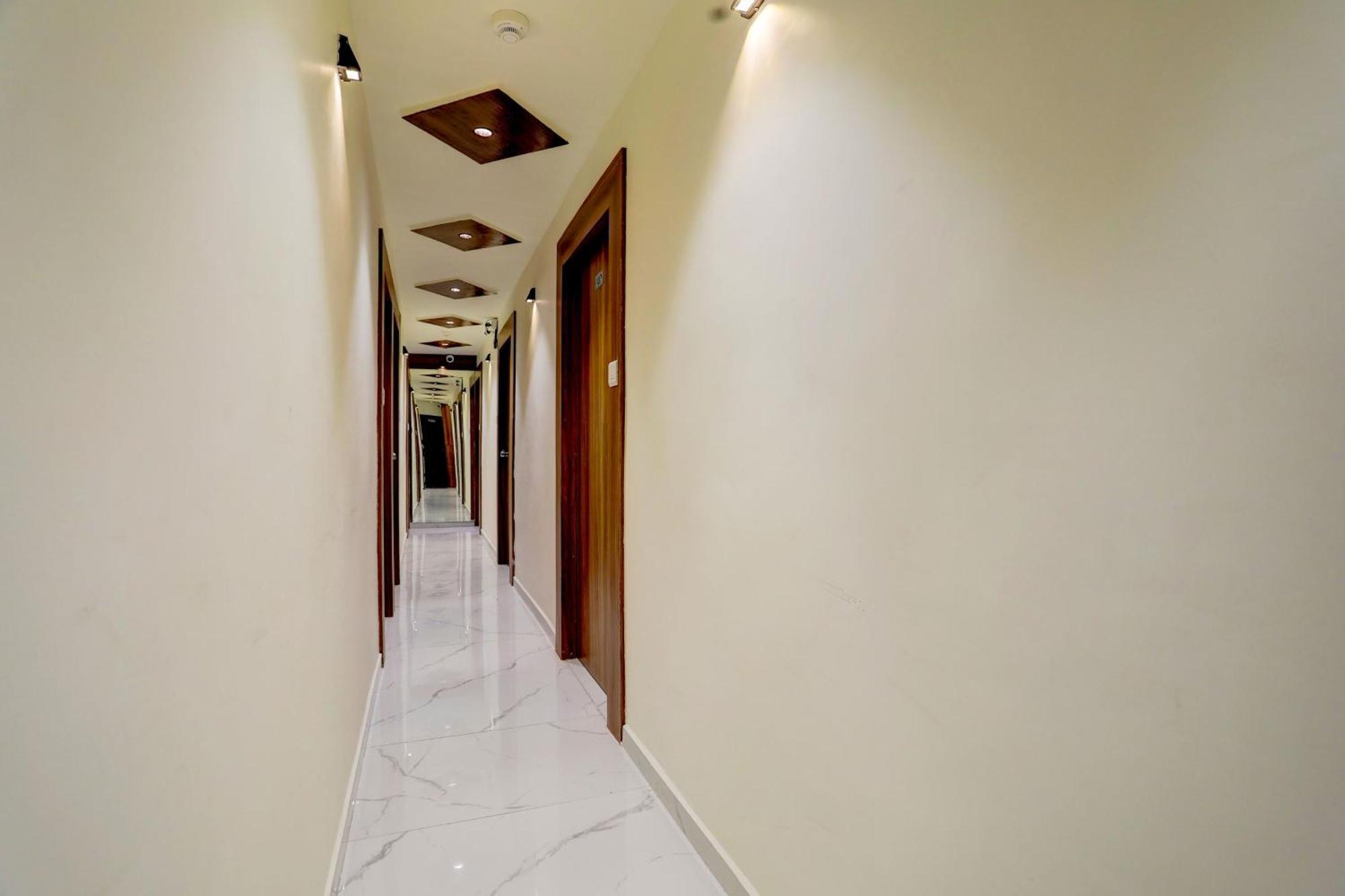 Hotel O Sun Light 阿穆达巴 外观 照片