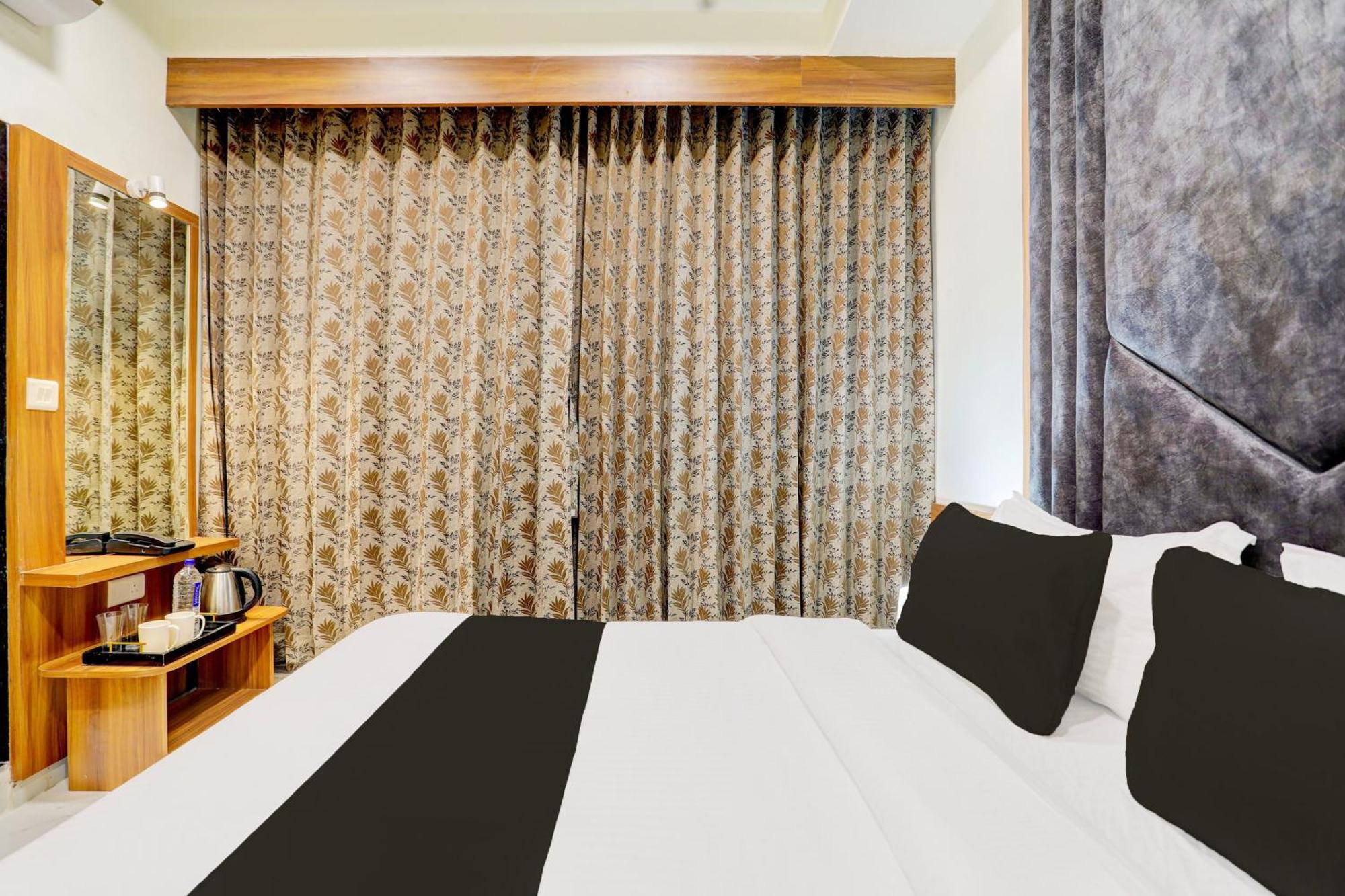 Hotel O Sun Light 阿穆达巴 外观 照片